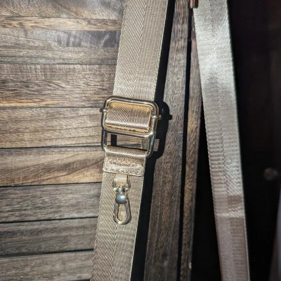 NWT Crossbody travel purse removable strap, natural color, tan - Picture 9 of 10